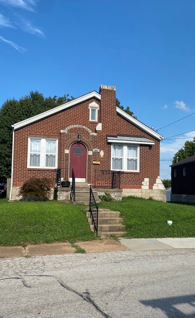 Front - 9014 Pilot Ave