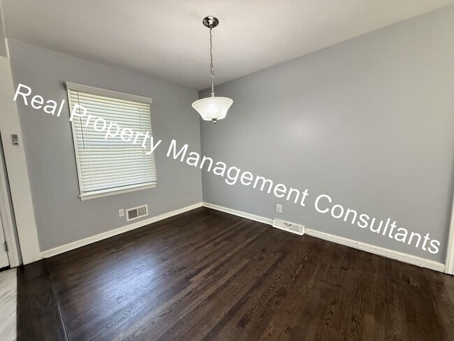 Foto del edificio - 5905 E 101st St