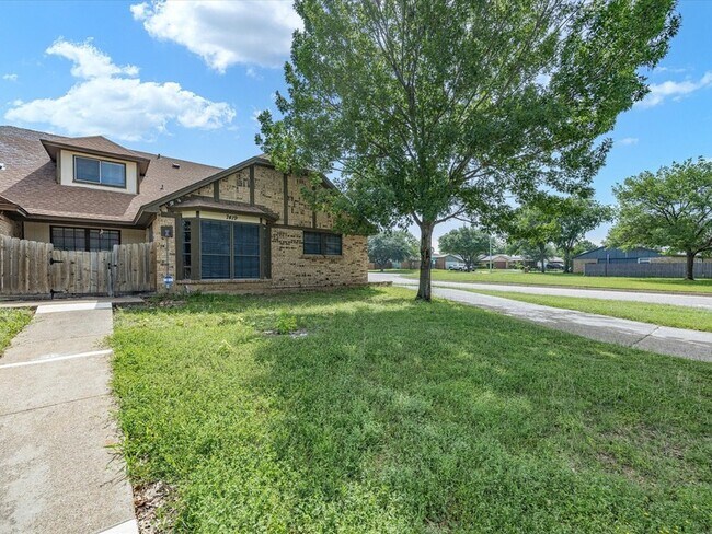 Foto del edificio - 7419 Lemonwood Ln