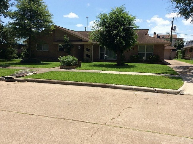 Building Photo - 4007 Mischire Dr