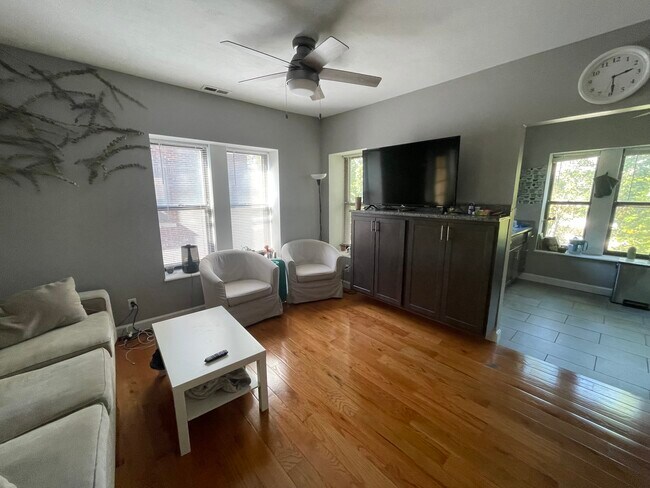 Building Photo - 5574 Waterman Blvd