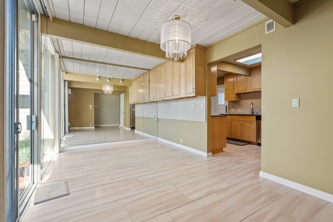 Building Photo - 29 Cameo Way