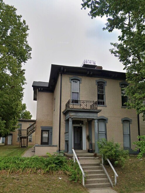 Building Photo - 911 N 9th St Rd