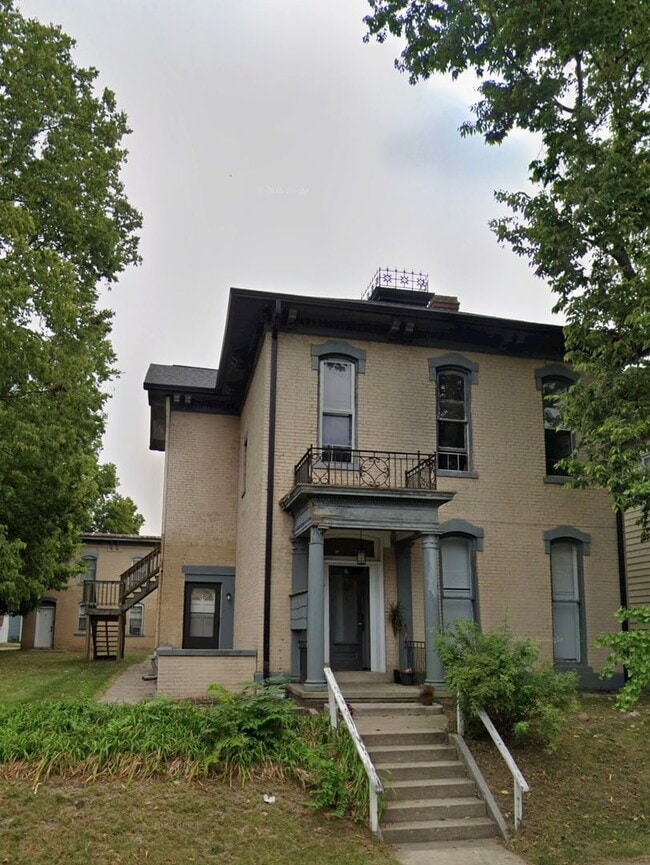 Building Photo - 911 N 9th St Rd