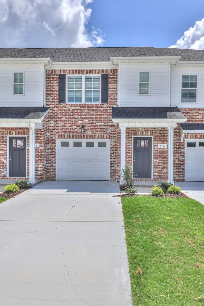 Building Photo - HALF OFF MOVE IN SPECIAL....BRAND NEW Luxury Townhome in Tullahoma!!