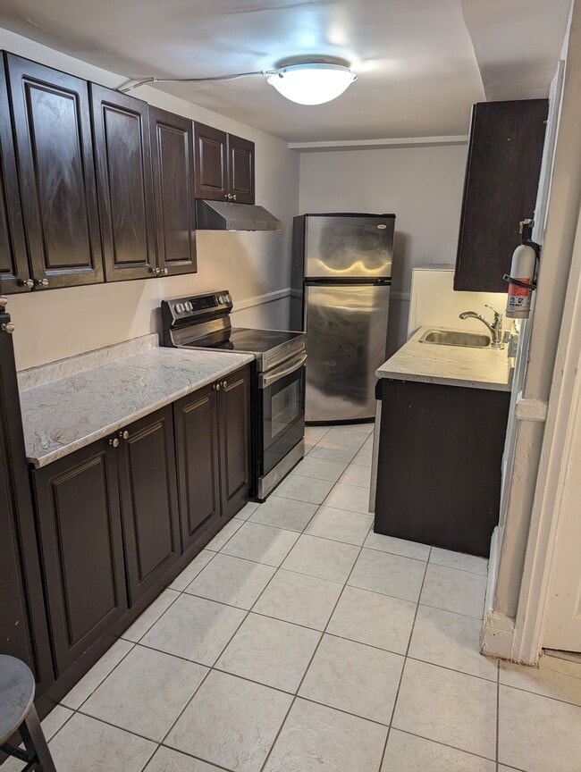 Building Photo - 959 Main St E