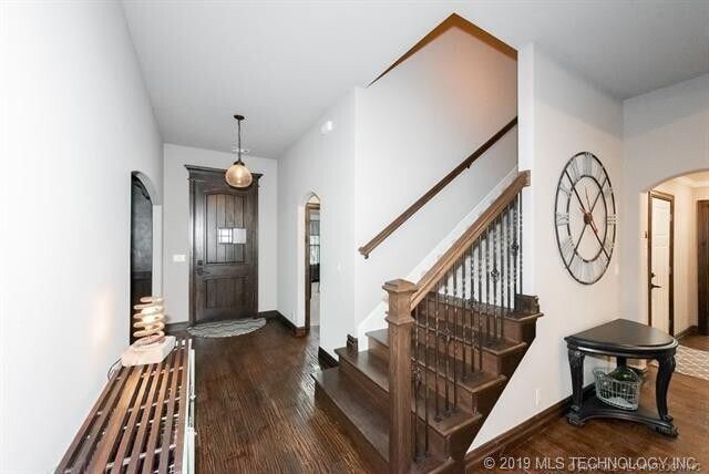 Building Photo - Jenks Parade of Homes Beauty!