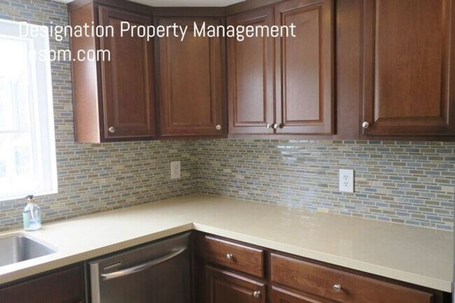 Building Photo - 2 Level End Unit Echo Park Townhome, Borde...