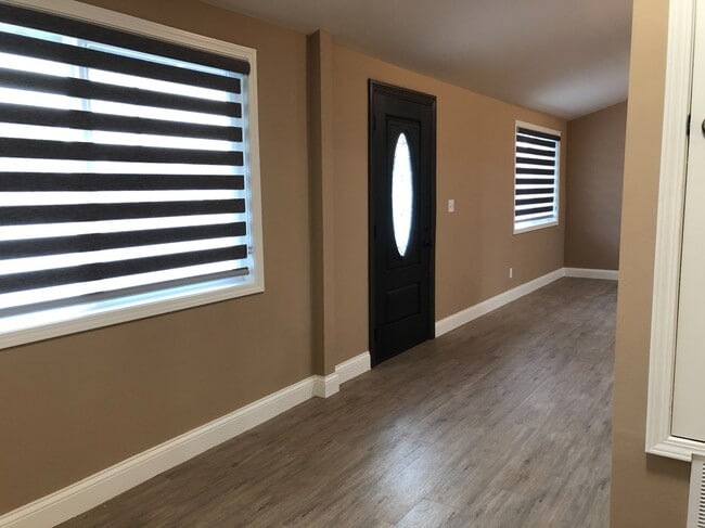 Building Photo - 3488 Riverside Dr