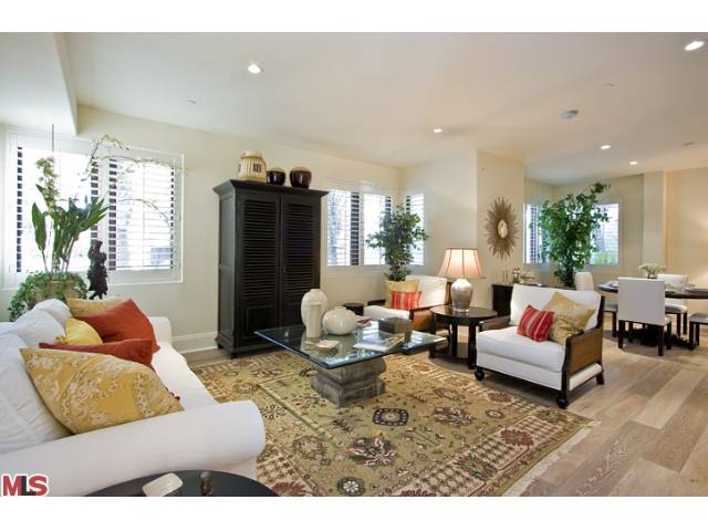 Building Photo - 140 S Oakhurst Dr