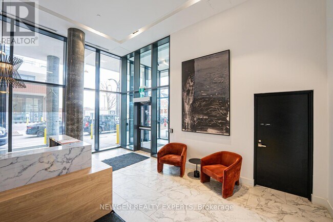 Building Photo - 5 Wellington St S