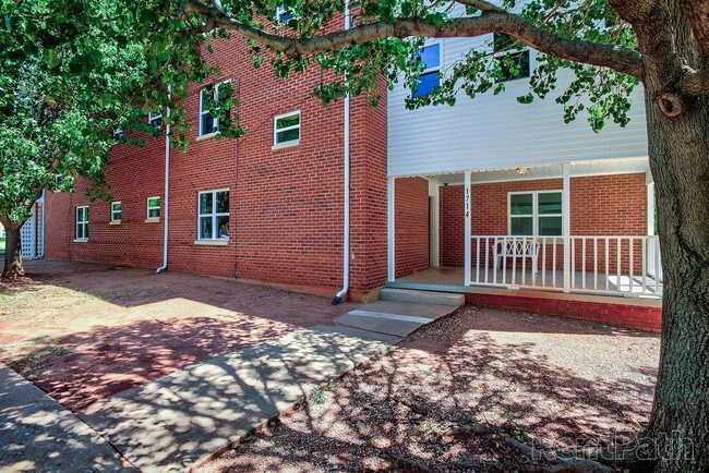 Foto del edificio - 1722 N Lindsay Ave