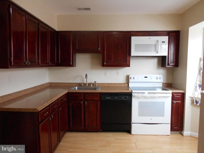 Foto del edificio - 14950 Cherrywood Dr