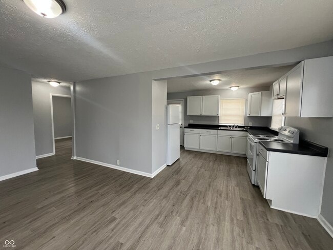 Building Photo - 1919 S Keystone Ave