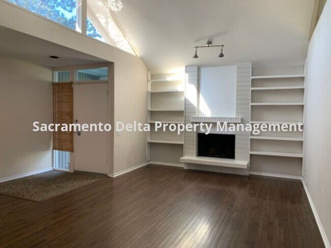 Building Photo - Adorable 3 bedroom, 2 bathroom home in Car...