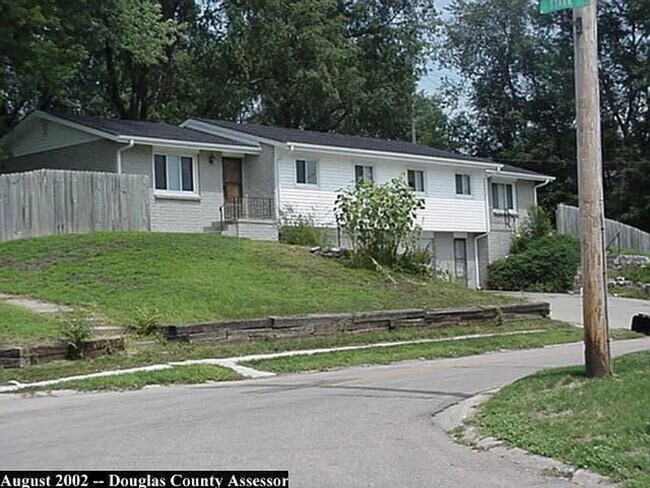 Building Photo - Bennington Duplex