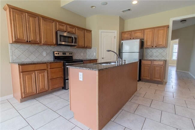 Foto del edificio - 1502 NE Dysart Woods Ln