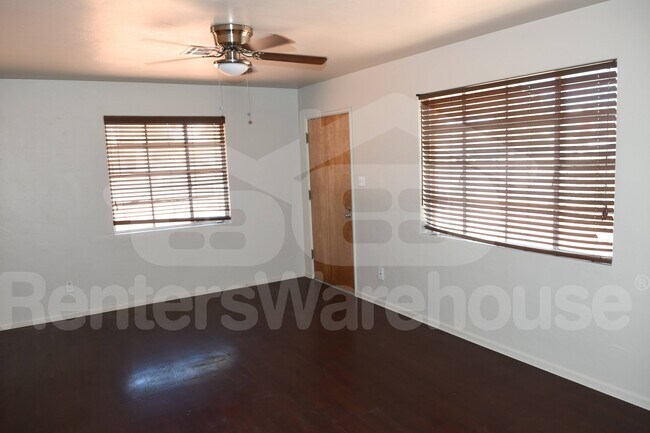 Foto del edificio - 2145 E Osborn Rd