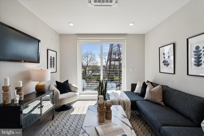 Foto del edificio - 3449 Scotts Ln