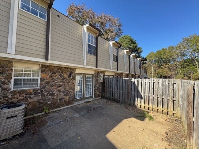 Building Photo - 2BR/1.5BA For Rent