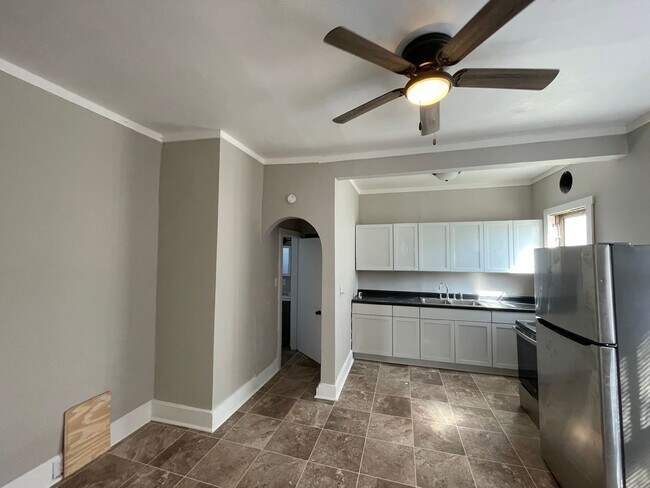 Building Photo - Newly Remodeled 3-Bedroom House