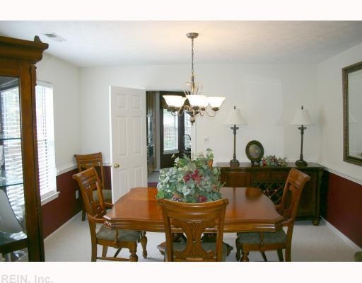 Building Photo - 805 Thimbleby Dr