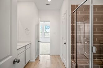 Building Photo - 613 Royal Arch Dr