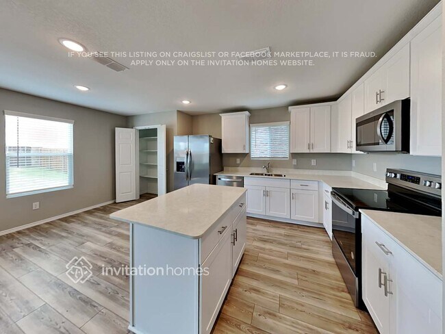 Foto del edificio - 2413 Arbutus Dr