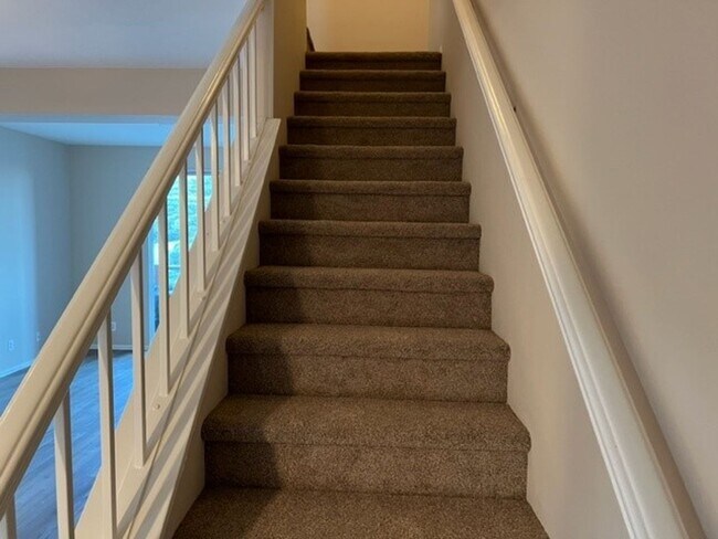 Building Photo - La Vista Condominiums: Upper 2 Bedroom 2.5...