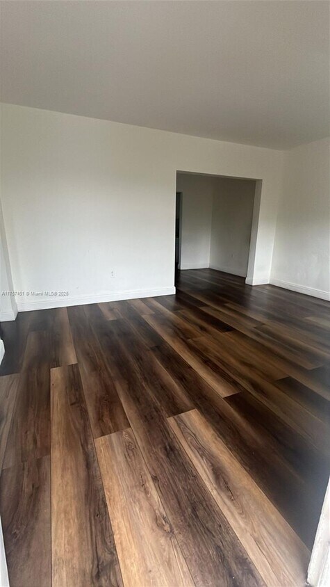 Foto principal - 2200 Calais Dr