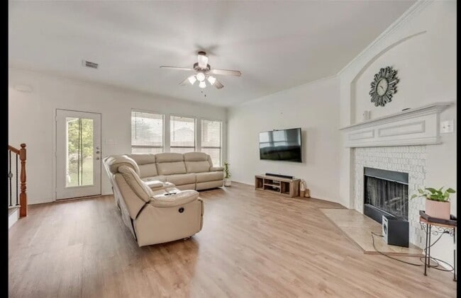 Building Photo - 15704 Ringdove Ct