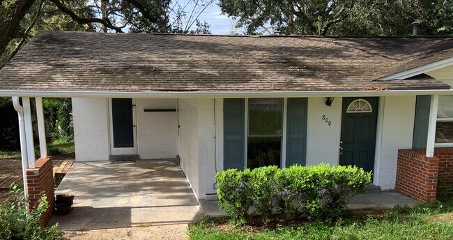 Building Photo - 800 Blue Springs Dr