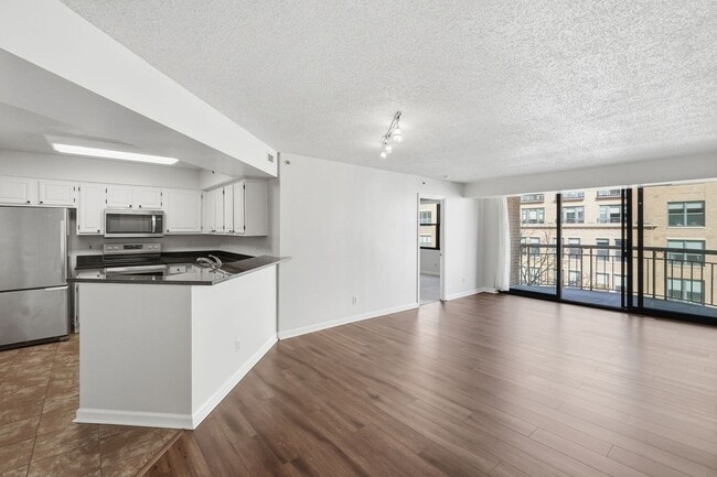 Photo - Updated 2BR Condo in Old Town Alexandria - 2 blocks to Metro