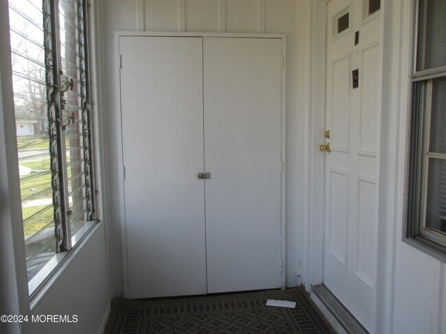 Building Photo - 92D Edinburgh Ln