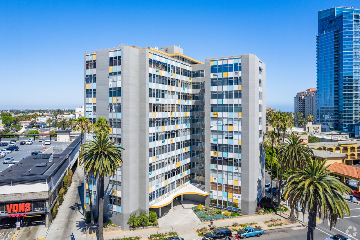 100 Atlantic Ave, Long Beach, CA, 90802 - Royal Palms