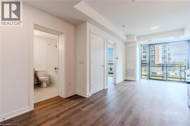 Photo du bâtiment - 720 Whitlock Ave