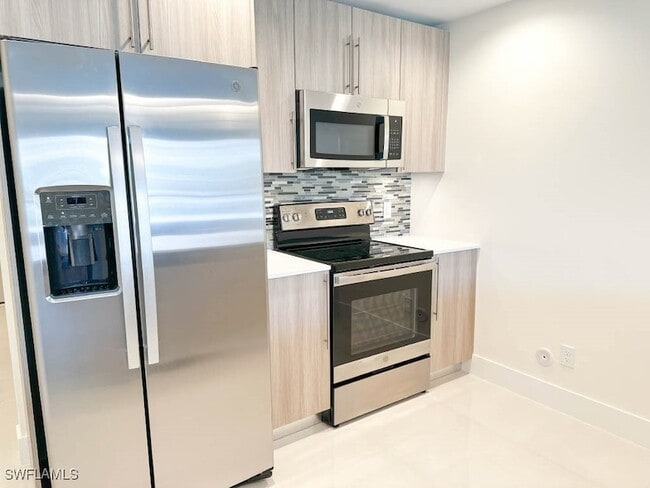 Building Photo - 15901 Pointe Cir