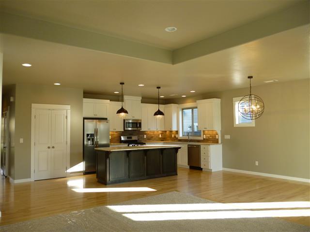 Building Photo - Beautiful East Medford Home!