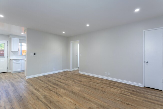 Building Photo - 420 W Sierra Madre Blvd