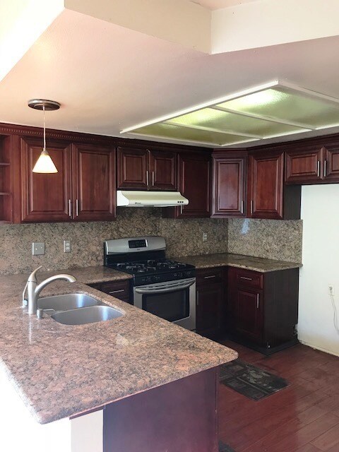 Foto del edificio - 3+2.5 twnhm w/pool + spa; water, trash + b...