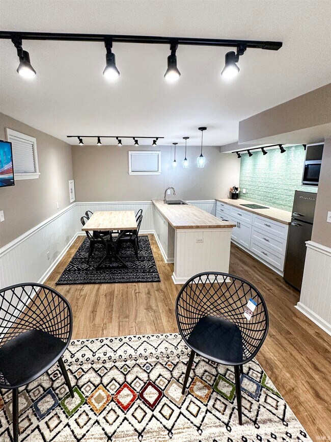 Building Photo - 1005 Vine St