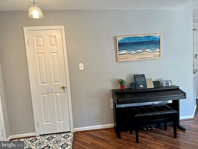 Foto del edificio - 4986 Dorsey Hall Dr