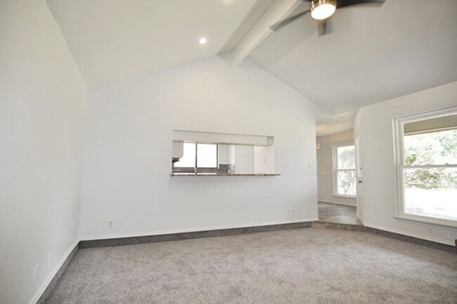 Building Photo - 205 Juniper Dr