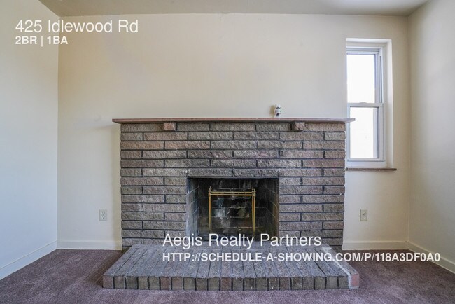 Foto del edificio - 425 Idlewood Rd