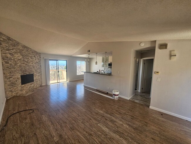 Building Photo - Updated 3 Bedroom Condo w/ Beautiful Balco...