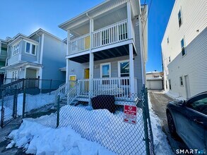 Building Photo - 127 Caroline St