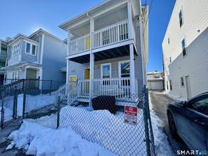 Building Photo - 127 Caroline St