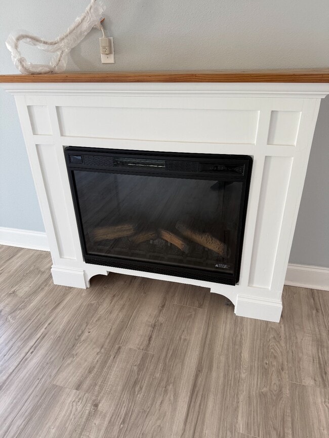 Building Photo - 6105 Hill Rd