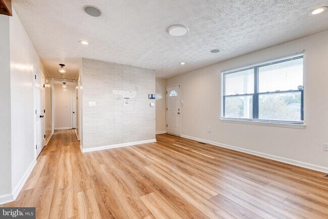 Foto del edificio - 1577 Loring Ct