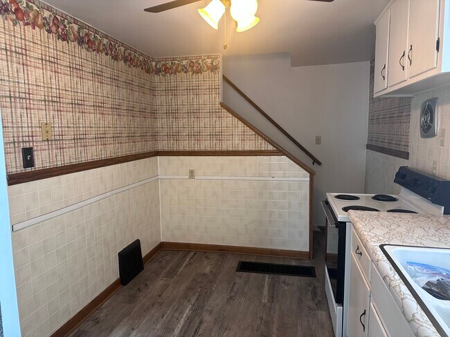 Kitchen - 633 W 26th St